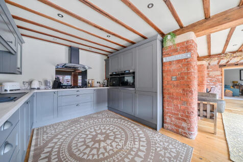 Kitchen (refitted in 2022)