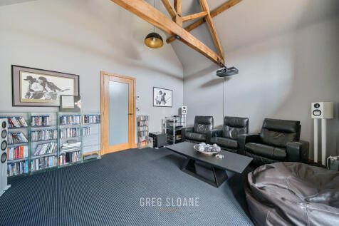 Ground floor bedroom / Cinema Room