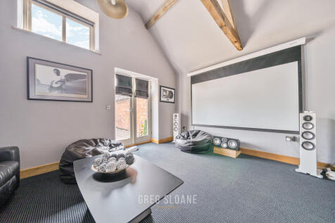 Ground floor bedroom / Cinema Room