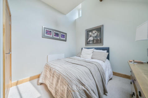 Bedroom (2nd)