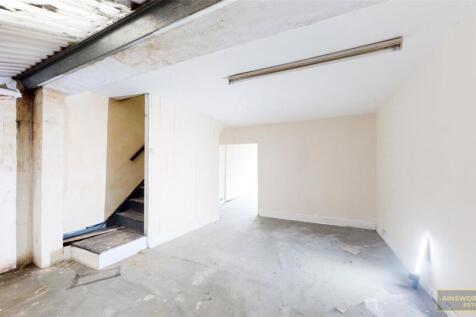 Second Floor Entranc