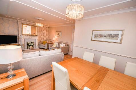 Sitting/Dining Room