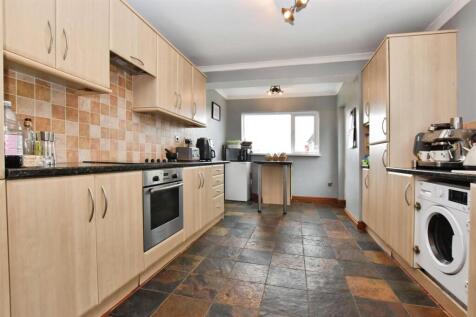 cfc94f34-kitchen.JPG