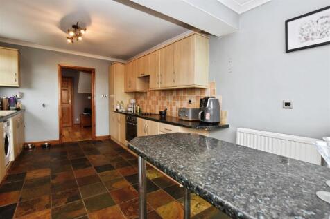 eba31263-kitchen 20bbar.JPG