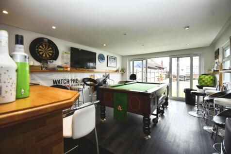 Bar/Pool Room