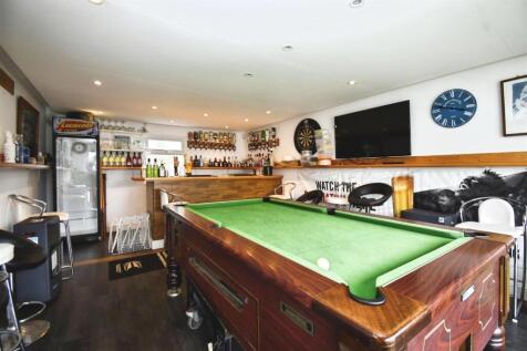 Bar/Pool Room