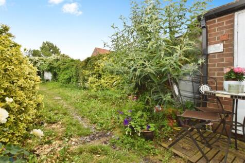 5fb61f91-garden 20long.JPG