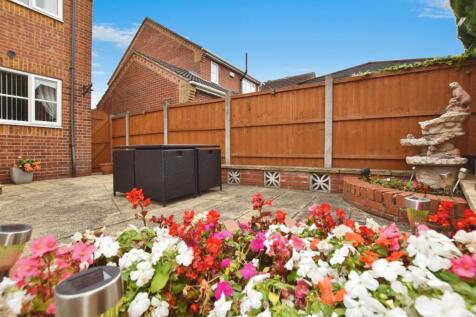 0aa20198-patio 20a.JPG