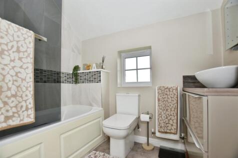 825f2ceb-bathroom.JPG