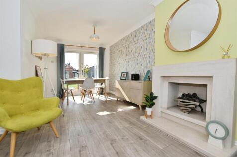 e763f8f6-lounge 20feature.JPG