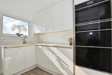 7b1e544c-kitchen 20close.JPG