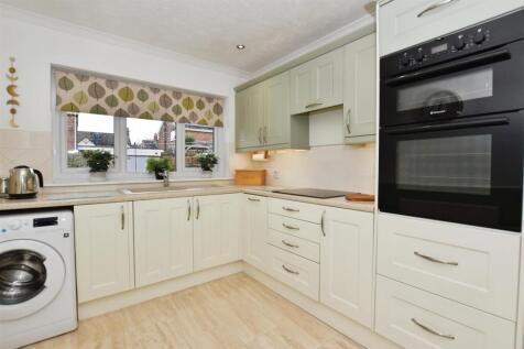 4461ee94-kitchen 20close.JPG