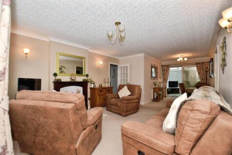 Lounge to Dining Area