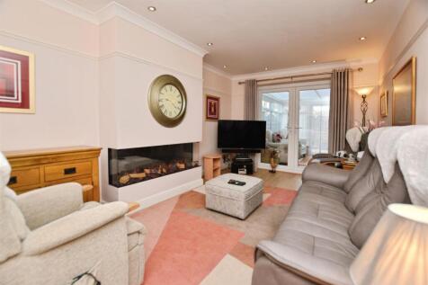 abe4f854-lounge 20flash.JPG