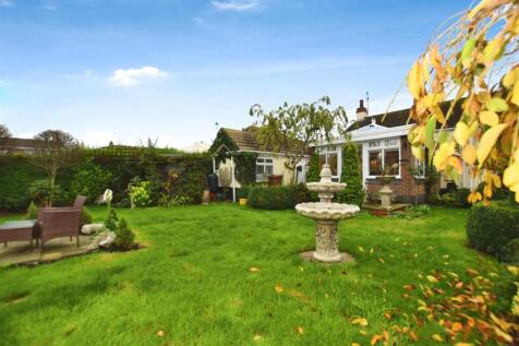 6dd3bc8d-garden 20garage.JPG