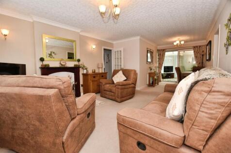 b3e67de9-lounge 20long.JPG