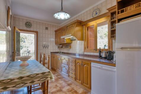 Küche mit Zugang zur Terrasse