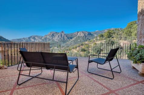 Terrasse mit Blick auf  das Tramuntana Gebirge