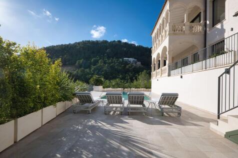 Außenbereich und Blick auf die Fassade