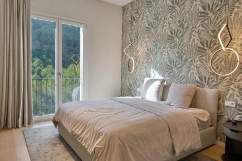 Großzügiges Schlafzimmer