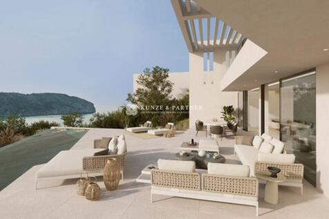 Einladende Poolterrasse