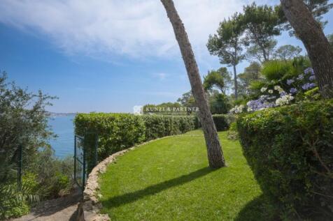 Durchgang zum privaten Meerzugang