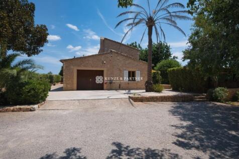 Garage und Stellplätze