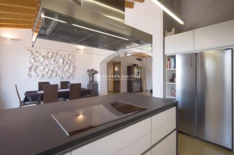 Offene Küche und Essbereich