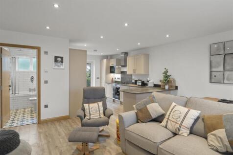 flat 5 lounge_kitchen 1.jpg