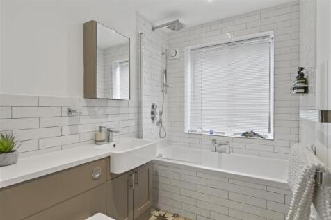 flat 3 bath_shower.jpg