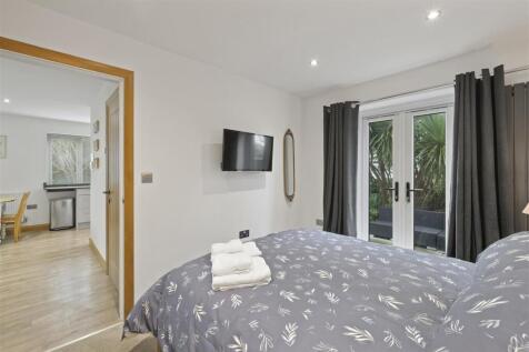 flat 3 bed 1b.jpg