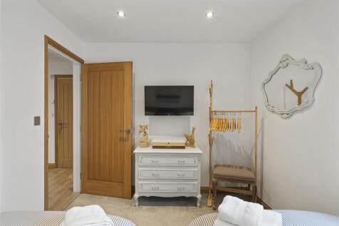 flat 3 bed 2b.jpg