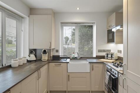 flat 3 kitchen.jpg