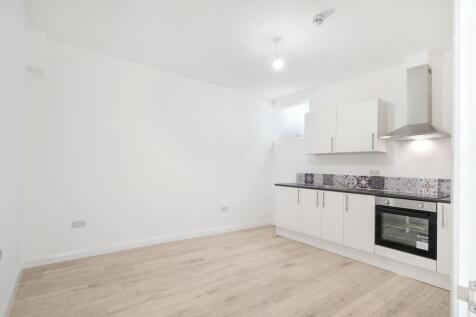 Communal Kitchen &amp; Dining Room