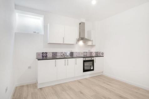 Communal Kitchen &amp; Dining Room