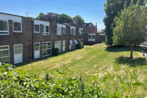 1 bed flat to rent General Bucher Court, Bishop A