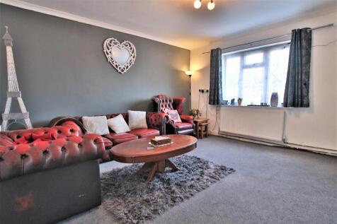 Margaret Road, Priors Park, Tewkesbury - Living Ro