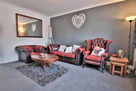 Margaret Road, Priors Park, Tewkesbury - Living Ro