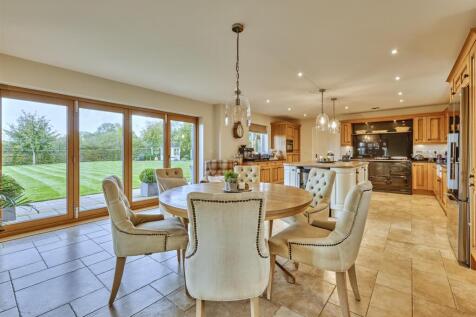 Luddington Lodge Thu