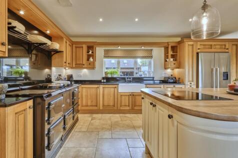 Luddington Lodge Thu