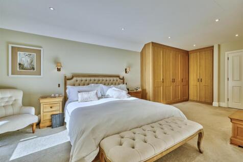 Luddington Lodge Thu