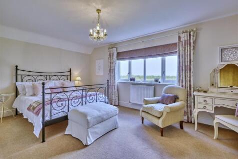 Luddington Lodge Thu