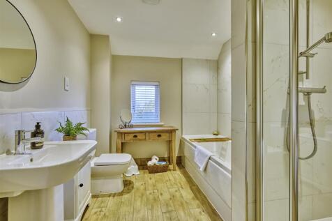 Luddington Lodge Thu