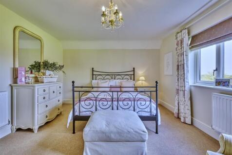 Luddington Lodge Thu
