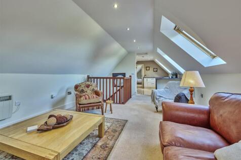 Luddington Lodge Thu