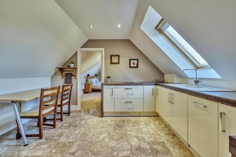 Luddington Lodge Thu