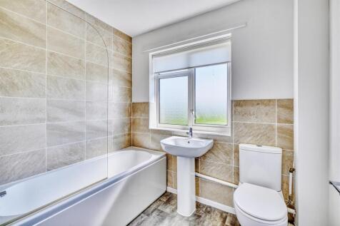 24-1 Fotheringhay rd