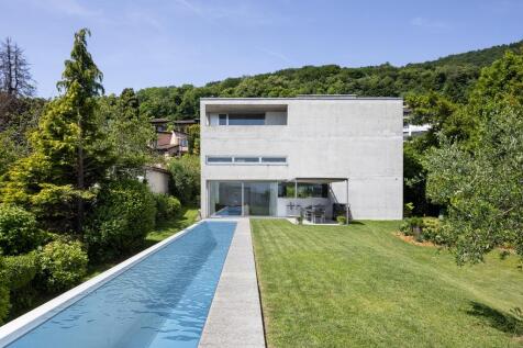 Rear of Villa &amp; Pool