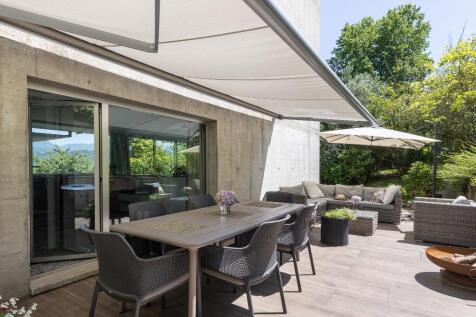 Shaded Dining