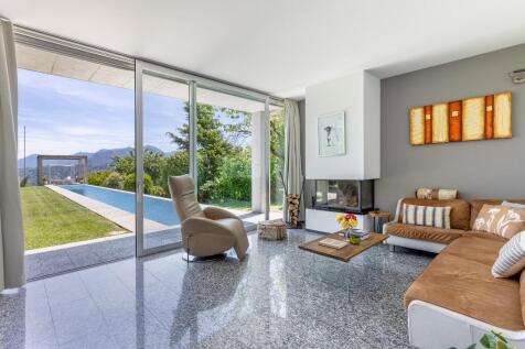 Sunken Lounge